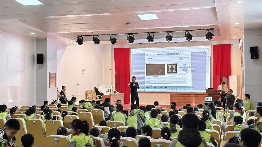 科技护航|创恒云步走进校园,用AI技术为青少年健康成长护航
